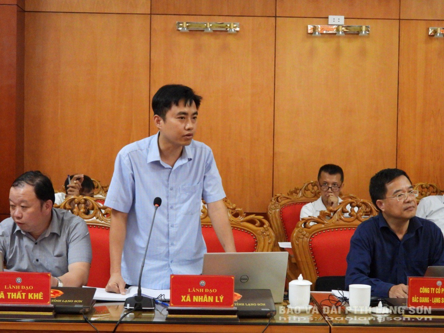 Lãnh đạo xã Nhân Lý báo cáo công tác giải phóng mặt bằng đoạn qua xã