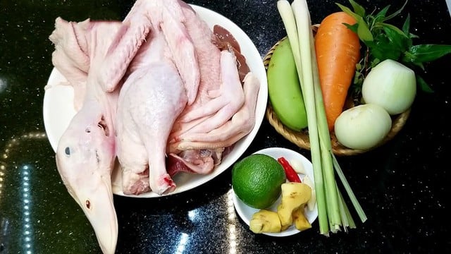 Đây mới là cách làm gỏi vịt rau răm chuối xanh chua chua ngọt ngọt ngon khó cưỡng- Ảnh 2.