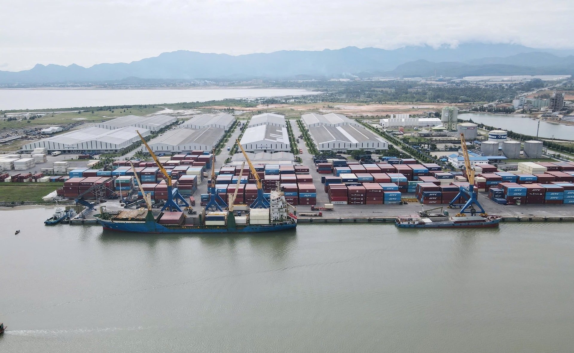Khu vực công nghiệp và xây dựng chiếm tỷ trọng lớn trong cơ cấu kinh tế thành phố Đà Nẵng mới, phản ánh vai trò nền tảng của Quảng Nam trong sản xuất, đặc biệt tại các khu công nghiệp thuộc Khu kinh tế mở Chu Lai. Ảnh: Q.T