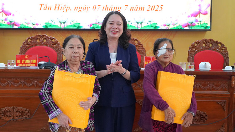 Vizepräsidentin Vo Thi Anh Xuan trifft Wähler in der Provinz An Giang