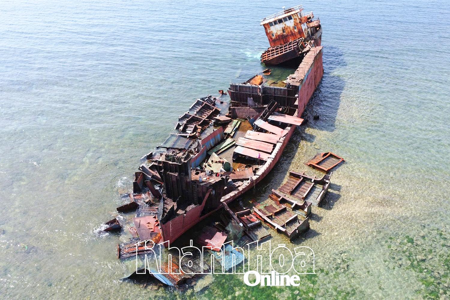 Tàu Thành Hưng 06 bị mắc cạn.
