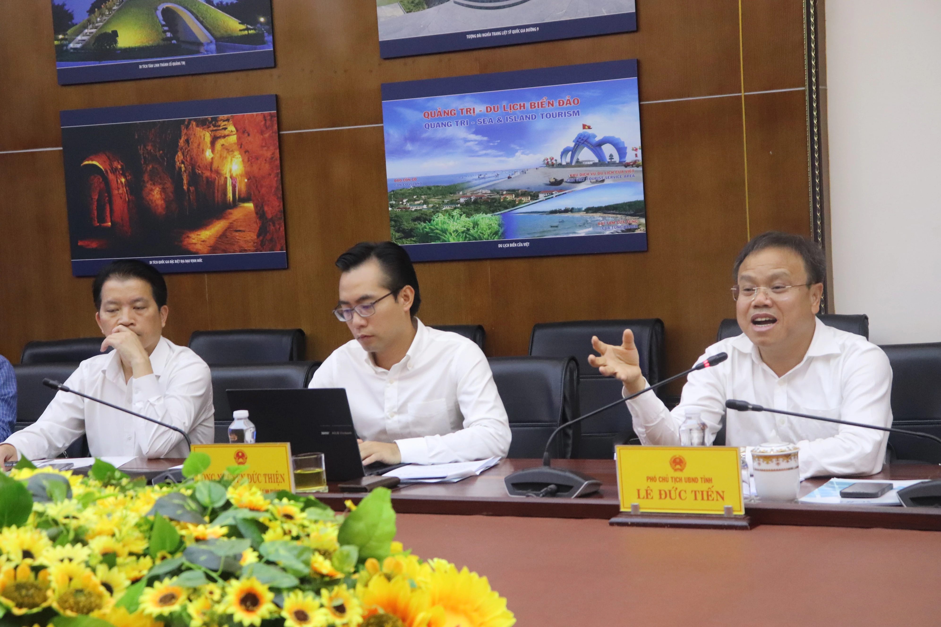 Phó Chủ tịch UBND tỉnh Lê Đức Tiến làm việc với Tập đoàn SCAVI