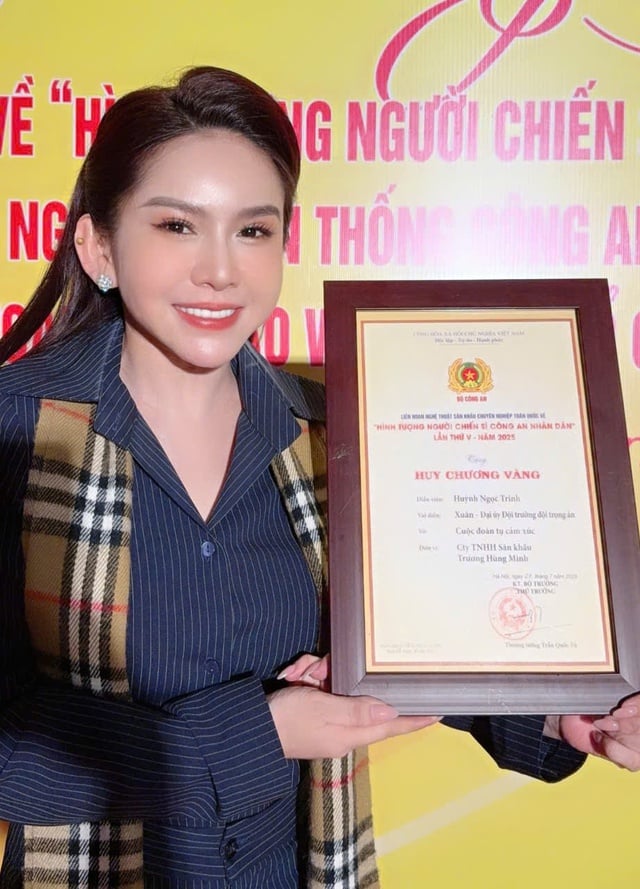 Hạnh phúc mỉm cười với NSƯT Minh Nhí và Bình Tinh trong vở diễn đặc biệt- Ảnh 4.