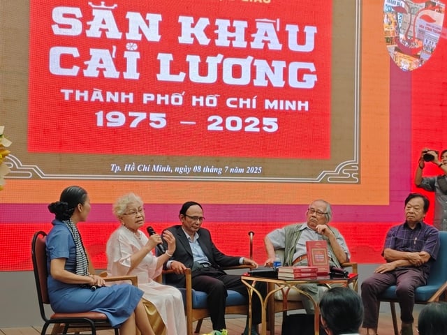 Sân khấu cải lương TP.HCM - nhìn lại nửa thế kỷ để tiến về phía trước- Ảnh 1.
