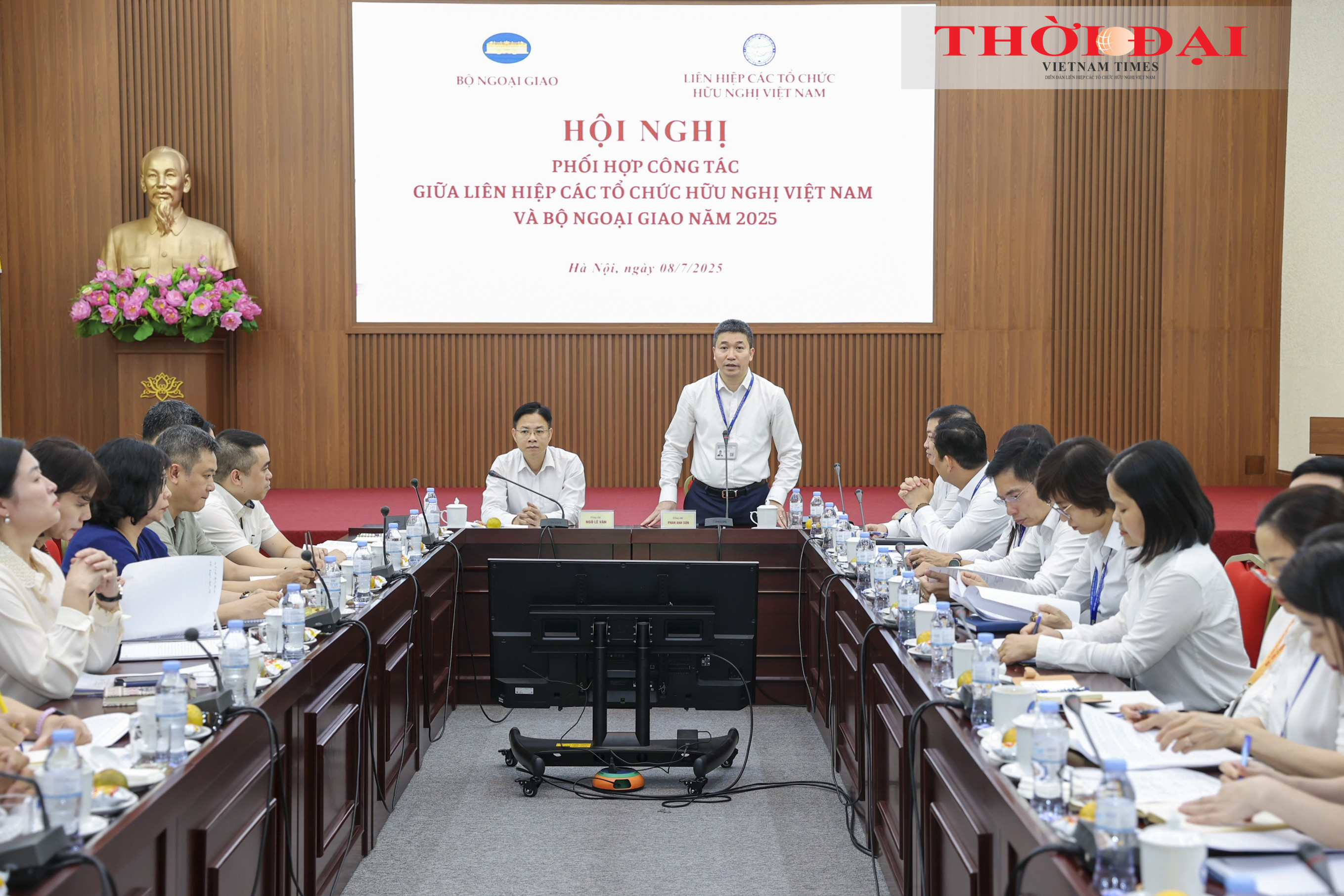 Chủ tịch Liên hiệp các tổ chức hữu nghị Việt Nam Phan Anh Sơn phaát biểu tại Hội nghị. (Ảnh: Đinh Hòa)