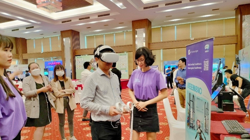 Touristen erleben in der Provinz An Giang einige interessante Tourismusaktivitäten.