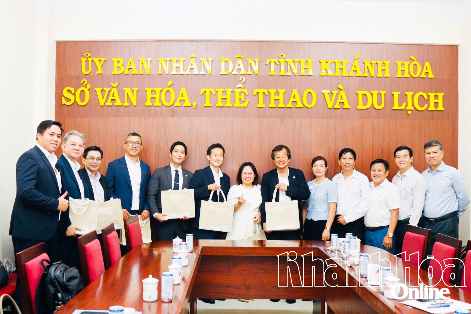 Lãnh đạo Sở Văn hóa, Thể thao và Du lịch làm việc với đoàn công tác của sân bay Narita (Tokyo, Nhật Bản) để trao đổi về việc mở rộng thị trường khách Nhật Bản. 