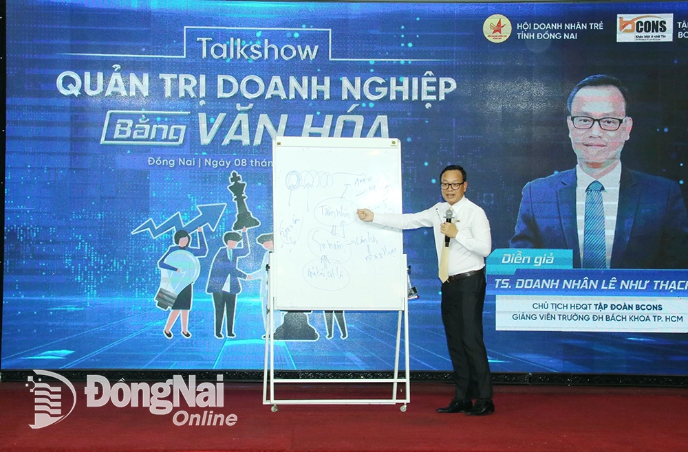 Diễn giả Lê Như Thạch chia sẻ tại chương trình. Ảnh: Vương Thế