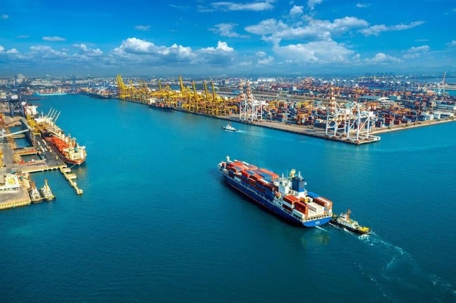 Chuyên gia UOB cho rằng giai đoạn tồi tệ nhất có thể đã qua nhưng thuế vẫn là rào cản lớn. (Ảnh: Vietnam+)