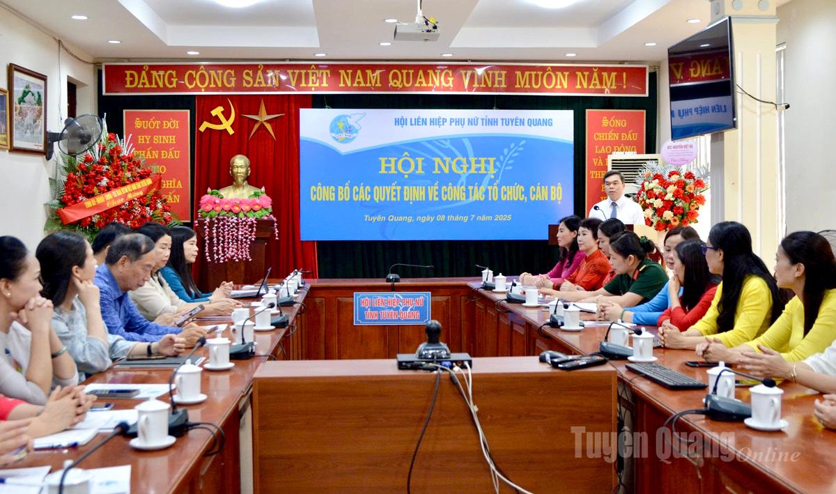 Hội nghị công bố các quyết định về công tác tổ chức, cán bộ Hội Liên hiệp Phụ nữ tỉnh Tuyên Quang.