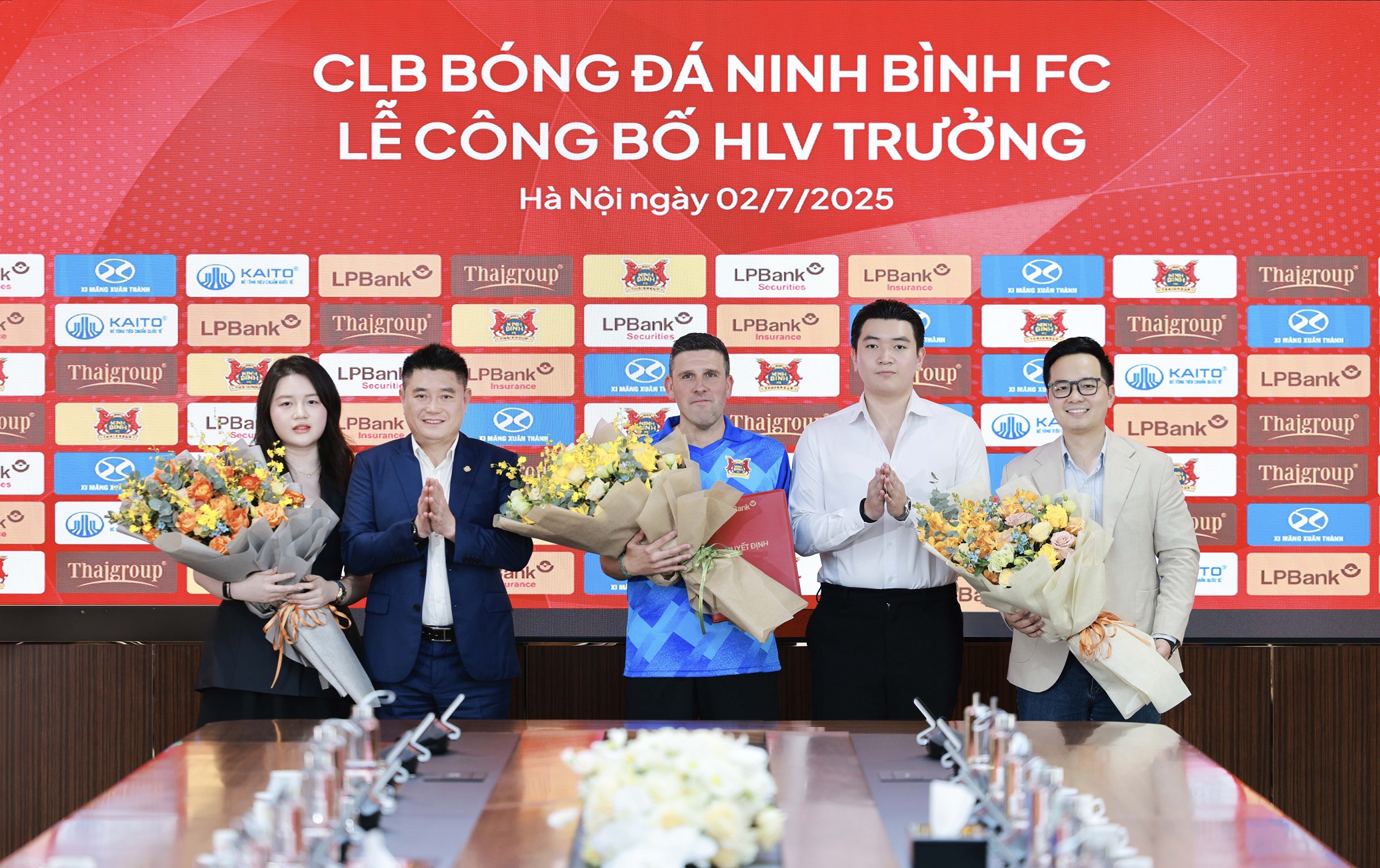 ចង់​ដឹង​ពី​ពិធី​ប្រកាស​គ្រូ​បង្វឹក​សញ្ជាតិ​អេស្ប៉ាញ​ថ្មី​របស់ Ninh Binh៖ V-League គឺ​សាហាវ​ណាស់​ឥឡូវ​នេះ។