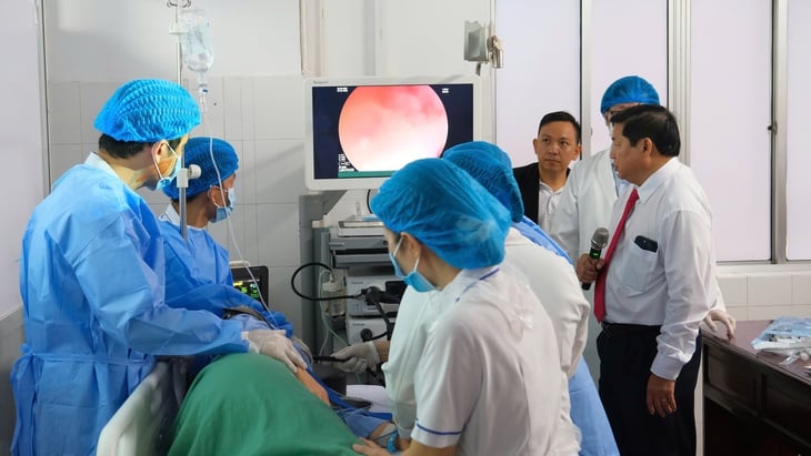 Lần đầu triển khai nội soi siêu âm, phát triển nội soi tiêu hóa ở miền Tây - Ảnh 3.