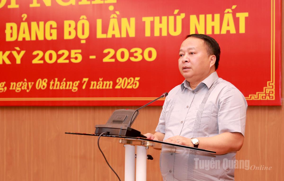 Đồng chí Chủ tịch UBND tỉnh Phan Huy Ngọc phát biểu bế mạc hội nghị.