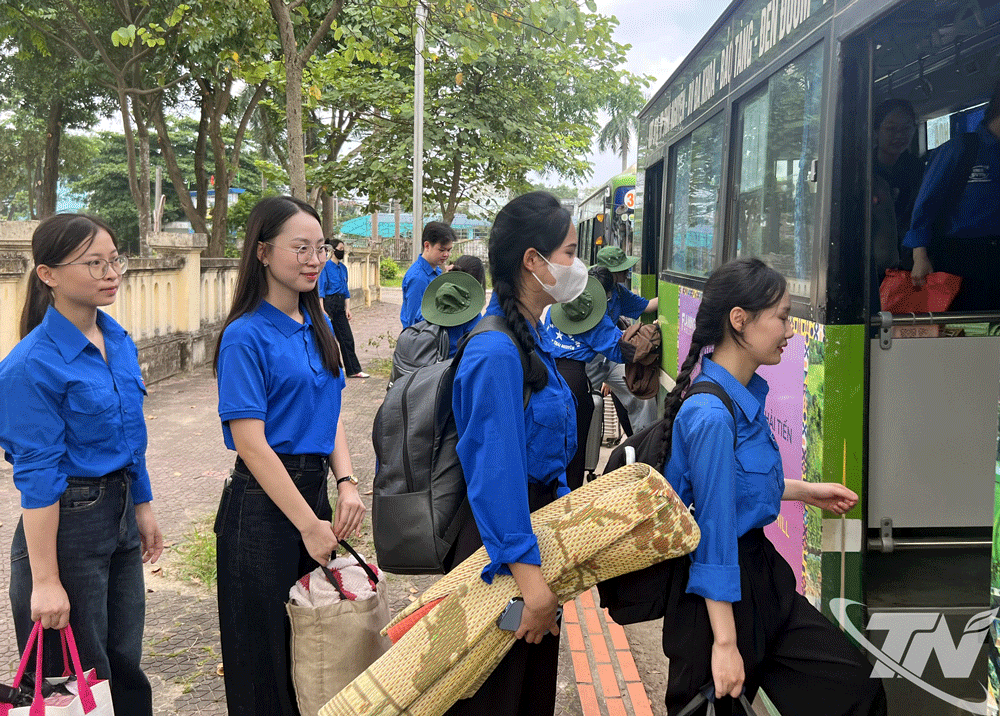 Các sinh viên tình nguyện tham gia“Chiến dịch mùa hè xanh năm 2025”.