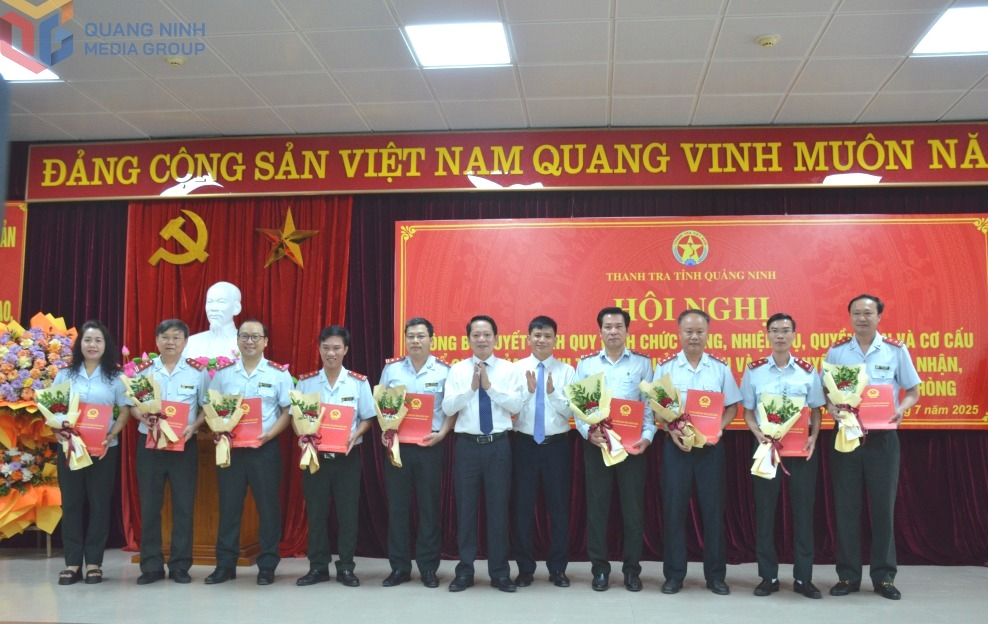 Thanh tra tỉnh công bố quyết định về tổ chức, cán bộ ngày 8/7/2025