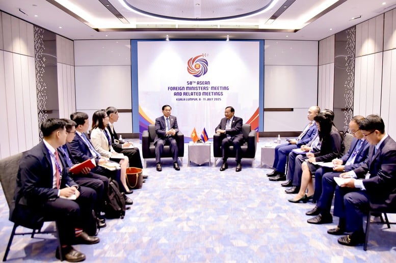 Phó Thủ tướng, Bộ trưởng Ngoại giao Bùi Thanh Sơn gặp Phó Thủ tướng, Bộ trưởng Ngoại giao và Hợp tác quốc tế Campuchia- Ảnh 1.