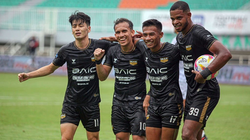 Bóng đá Indonesia thay đổi sốc, “bóp nghẹt” cầu thủ bản địa - 1