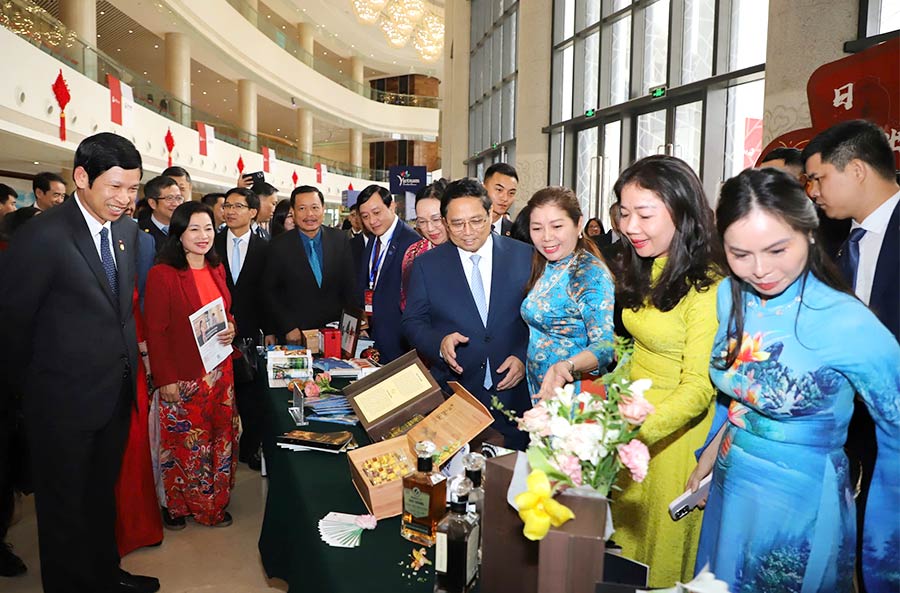 Du lịch Việt Nam vượt khó, vững bước tiến vào kỷ nguyên mới - Ảnh 1.
