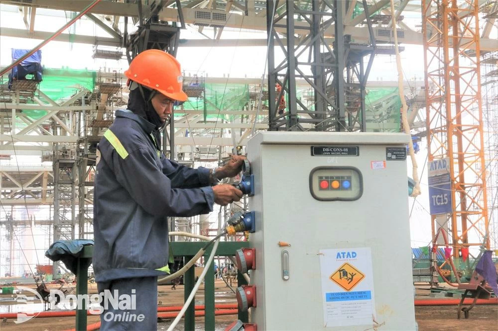 Đến cuối tháng 4-2025, liên danh nhà thầu cũng đã hoàn thành 100% thi công hàn nối đầu cột kết cấu thép mái nhà ga hành khách Sân bay Long Thành.