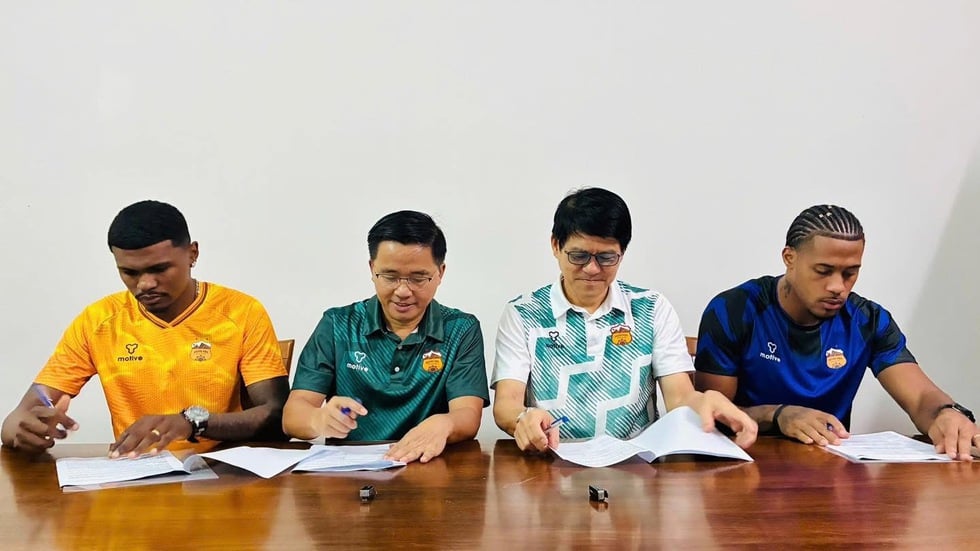 HAGL chiêu mộ 2 tân binh ‘cực lạ’, cương quyết… giã từ cuộc chiến trụ hạng
- Ảnh 1.