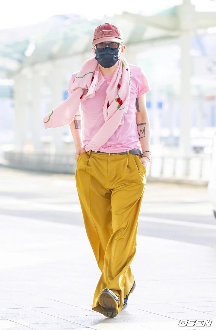 Thời trang sân bay của sao: G-Dragon, Suzy, Cha Eun Woo... gây náo loạn - Ảnh 2.