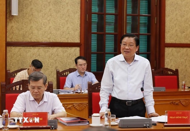 Ủy viên Bộ Chính trị, Bí thư Trung ương Đảng, Trưởng Ban Nội chính Trung ương Phan Đình Trạc, Phó Trưởng ban Thường trực Ban Chỉ đạo phát biểu. (Ảnh: Lâm Khánh/TTXVN)