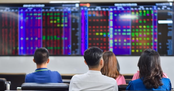 Tiền chảy vào chứng khoán: Đón sóng VN-Index hướng tới 1.500 Điểm