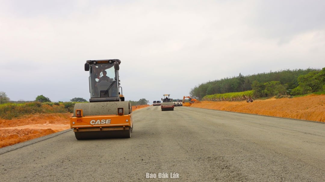 Thi công Dự án thành phần 3 thuộc Dự án cao tốc Khánh Hòa - Buôn Ma Thuột.