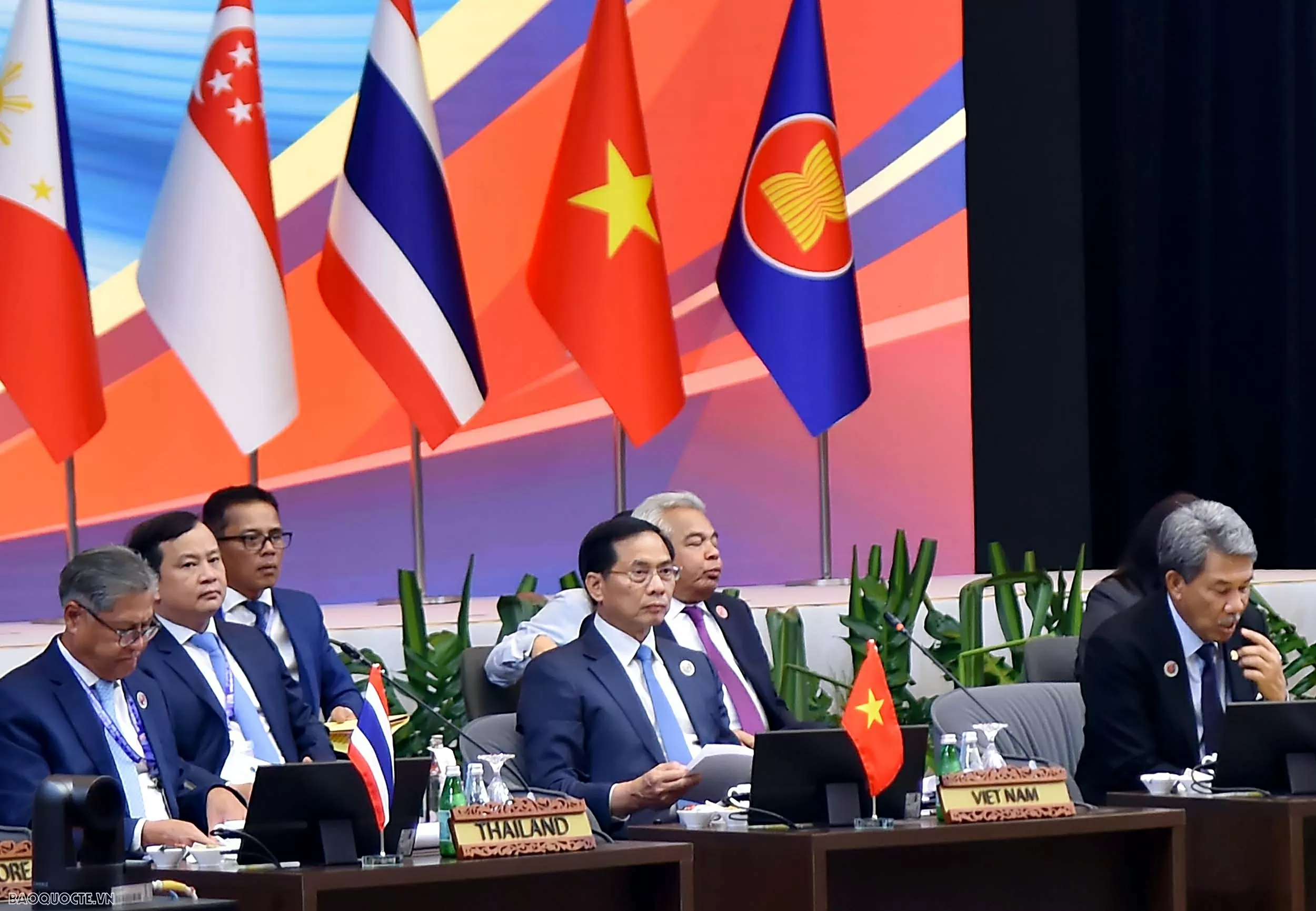 Phó Thủ tướng, Bộ trưởng Ngoại giao Bùi Thanh Sơn dự Cuộc gặp giữa các Bộ trưởng Ngoại giao ASEAN và Ủy ban liên Chính phủ ASEAN về Nhân quyền (AICHR)