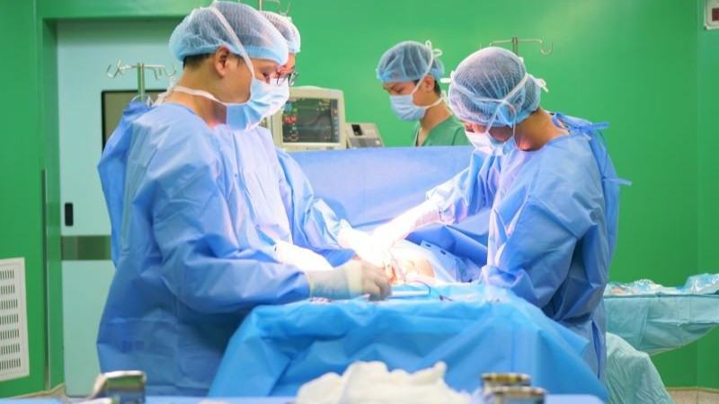 The surgery was successful, saving the mother and fetus. (Photo: TRUC DAO)