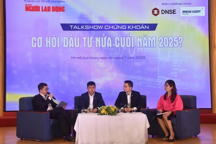 Tiền ồ ạt chảy vào chứng khoán, mua cổ phiếu nào "đón sóng" 1.500 điểm?- Ảnh 2.