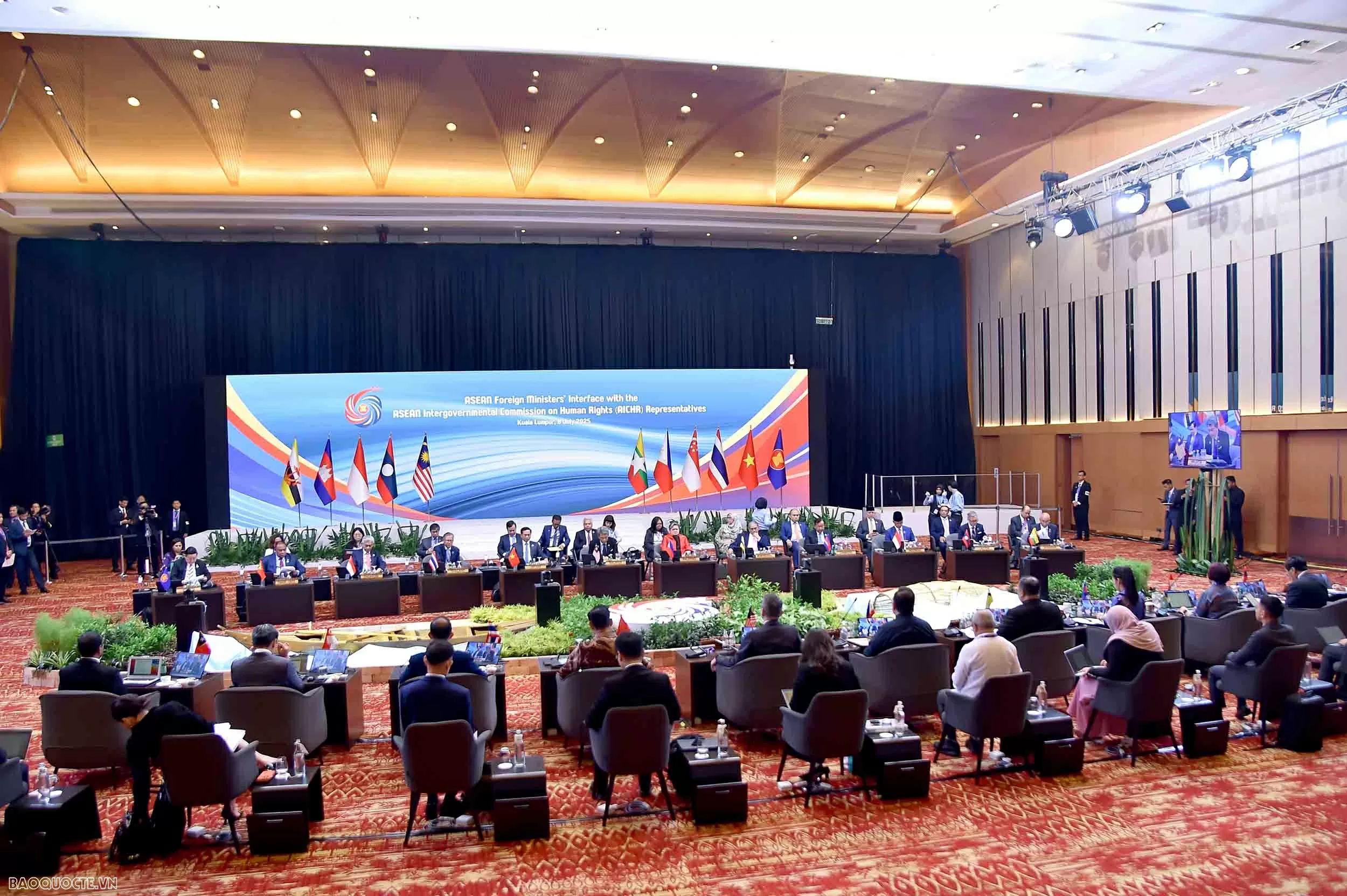 Phó Thủ tướng, Bộ trưởng Ngoại giao Bùi Thanh Sơn dự Cuộc gặp giữa các Bộ trưởng Ngoại giao ASEAN và Ủy ban liên Chính phủ ASEAN về Nhân quyền (AICHR)