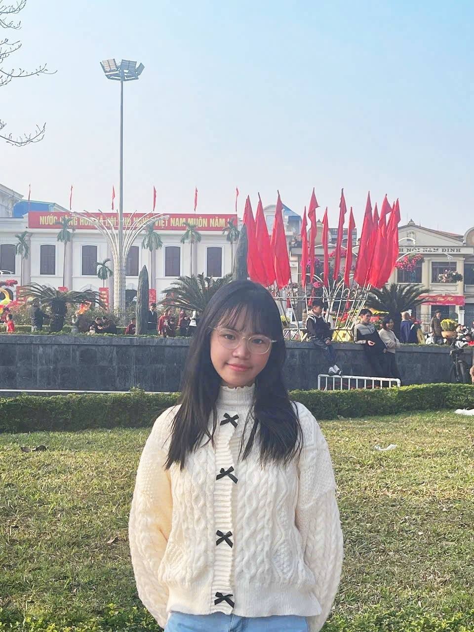 Nữ sinh trường làng đoạt học bổng Chuyên ngữ, thích tự học với AI - 3