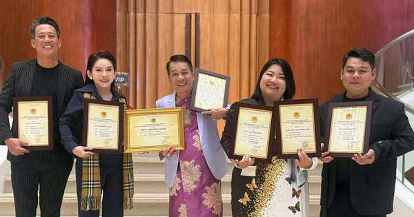 ដំណាក់កាល Truong Hung Minh ទទួល​បាន​ជ័យ​ជម្នះ​យ៉ាង​ធំ​នៅ​ក្នុង​មហោស្រព​ដំណាក់កាល "ទាហាន​ប៉ូលីស​ប្រជាជន"