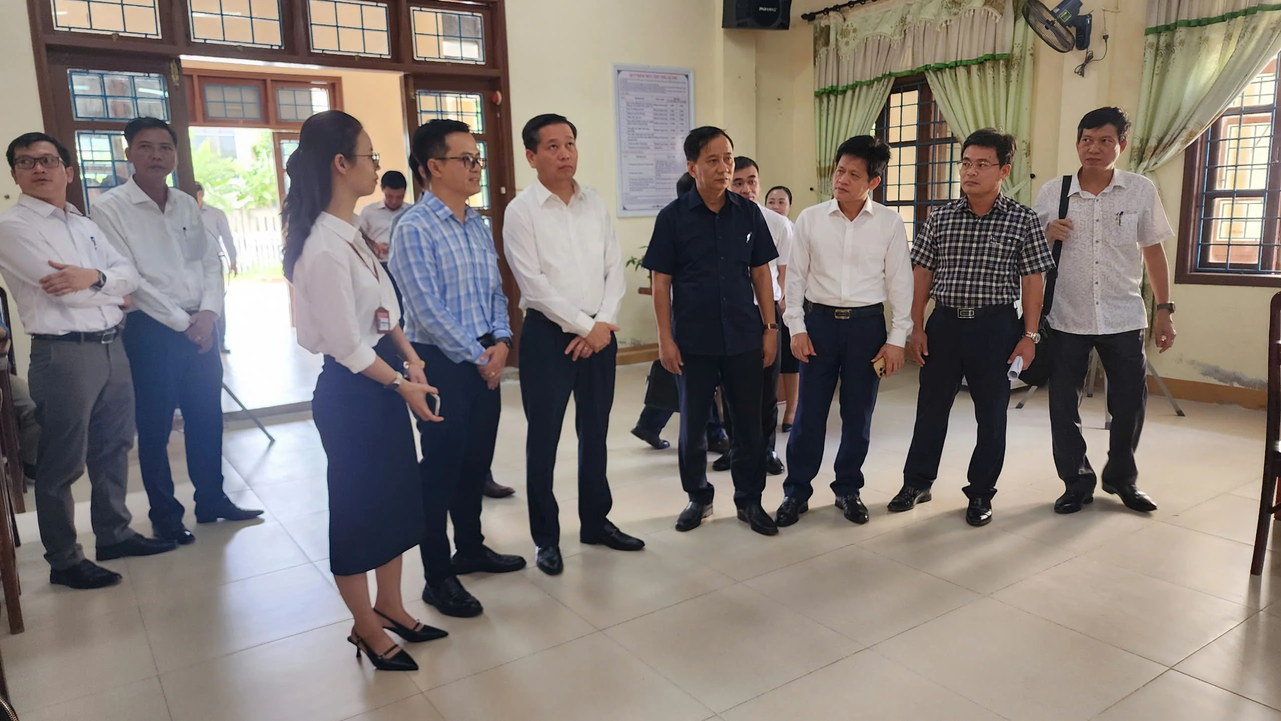 អនុលេខាចិនអៃត្រយ៍គណកម្មាធិការបក្សខេត្ត ង្វៀន ឡុងហៃ ភាសាអង់គ្លេស ភាសាអង់គ្លេស