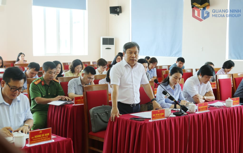 Đồng chí Bí thư Tỉnh ủy phát biểu chỉ đạo tại buổi làm việc với phường Hạ Long.