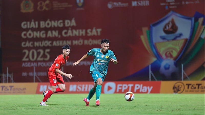 Công an nhân dân Việt Nam II đại thắng 3-0 đội Singapore.