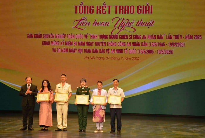 Sân khấu Trương Hùng Minh thắng lớn tại Liên hoan sân khấu "Chiến sĩ công an Nhân dân" - Ảnh 3.
