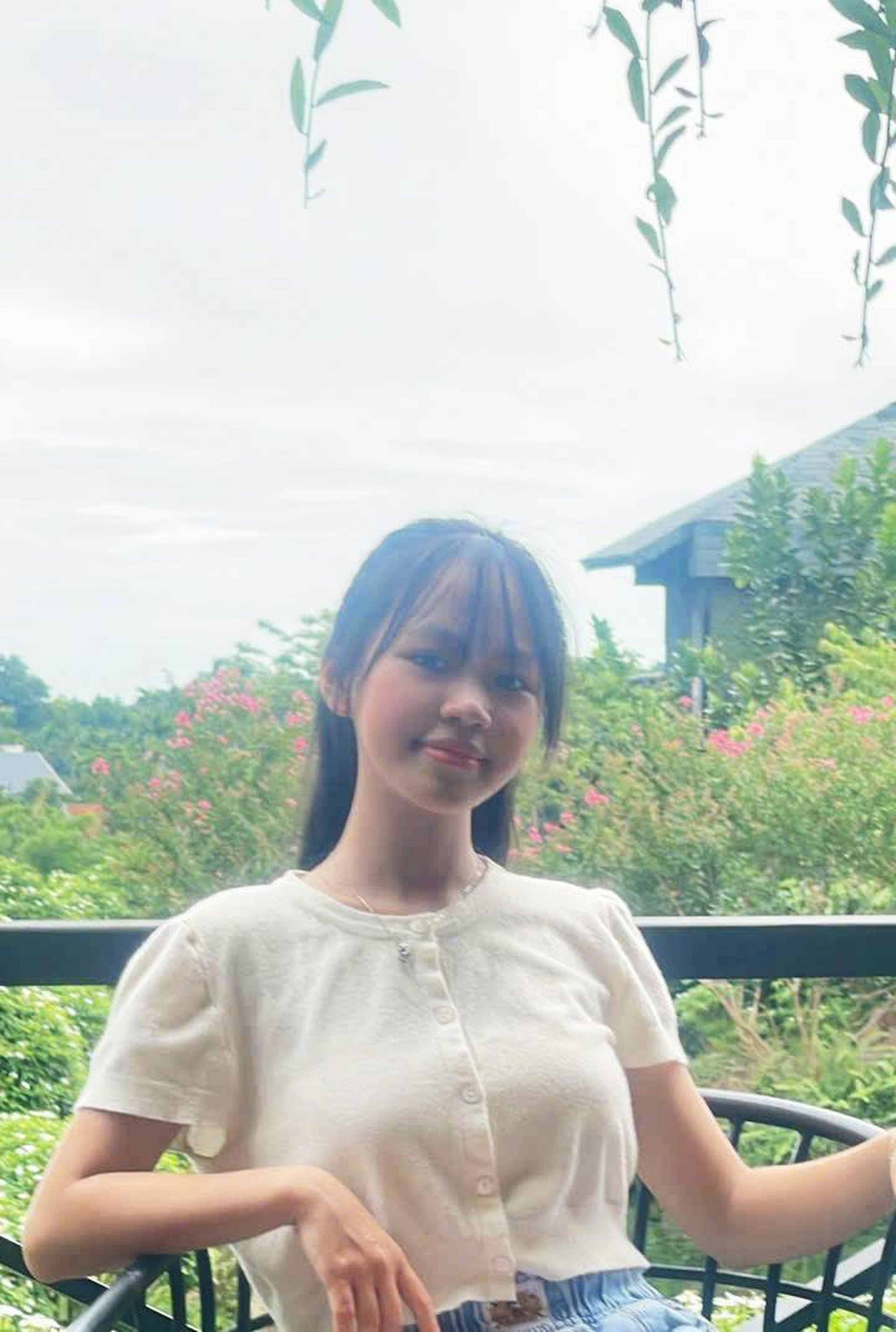 Nữ sinh trường làng đoạt học bổng Chuyên ngữ, thích tự học với AI - 1