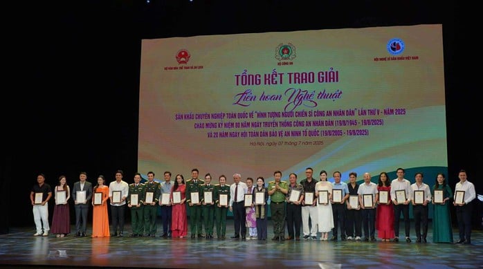 Sân khấu Trương Hùng Minh thắng lớn tại Liên hoan sân khấu "Chiến sĩ công an Nhân dân" - Ảnh 2.