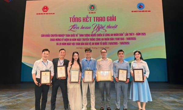 ក្រុមសិល្បៈ Quang Ninh បានឈ្នះមេដាយប្រាក់នៅមហោស្រពសិល្បៈដំណាក់កាលវិជ្ជាជីវៈជាតិ