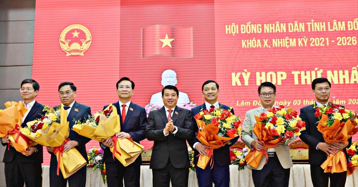 Lam Dong ប្រគល់ភារកិច្ចជូនប្រធាន និងអនុប្រធានគណៈកម្មាធិការប្រជាជនខេត្ត