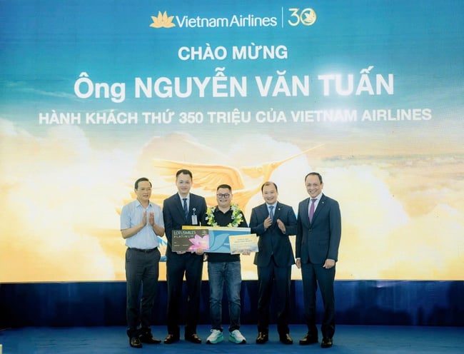 Vietnam Airlines đón hành khách thứ 350 triệu - Ảnh 4.