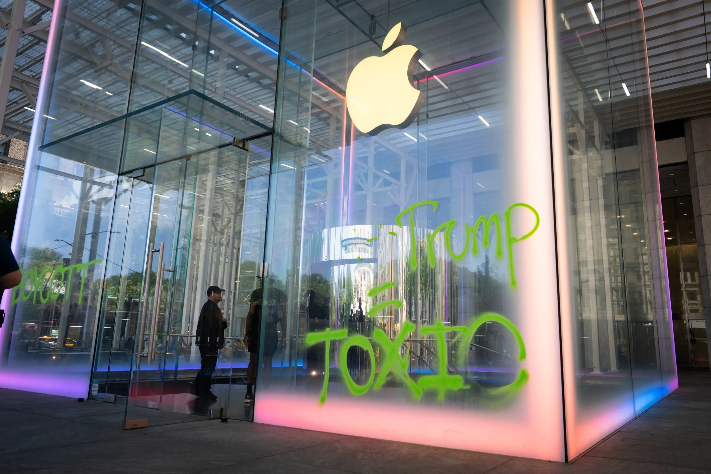 Apple Store tai My anh 1