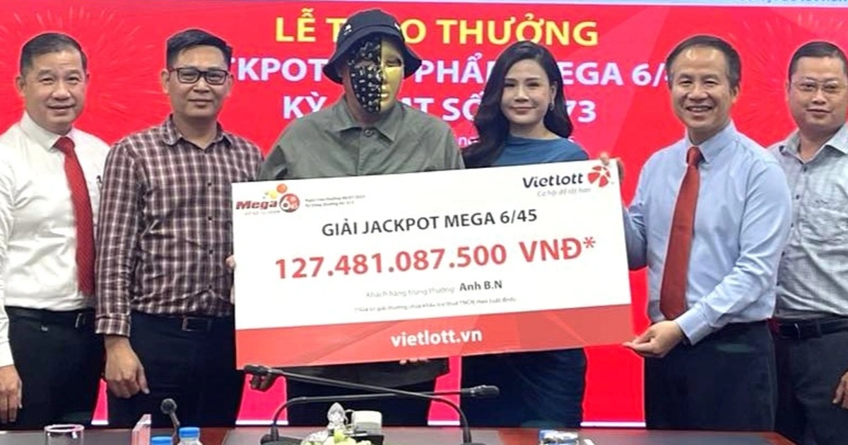 អតិថិជនឈ្នះ Vietlott ជាង 127 ពាន់លានដុងដោយជ្រើសរើសលេខស៊េរីតាមប័ណ្ណដែលបានផ្តល់ឱ្យ
