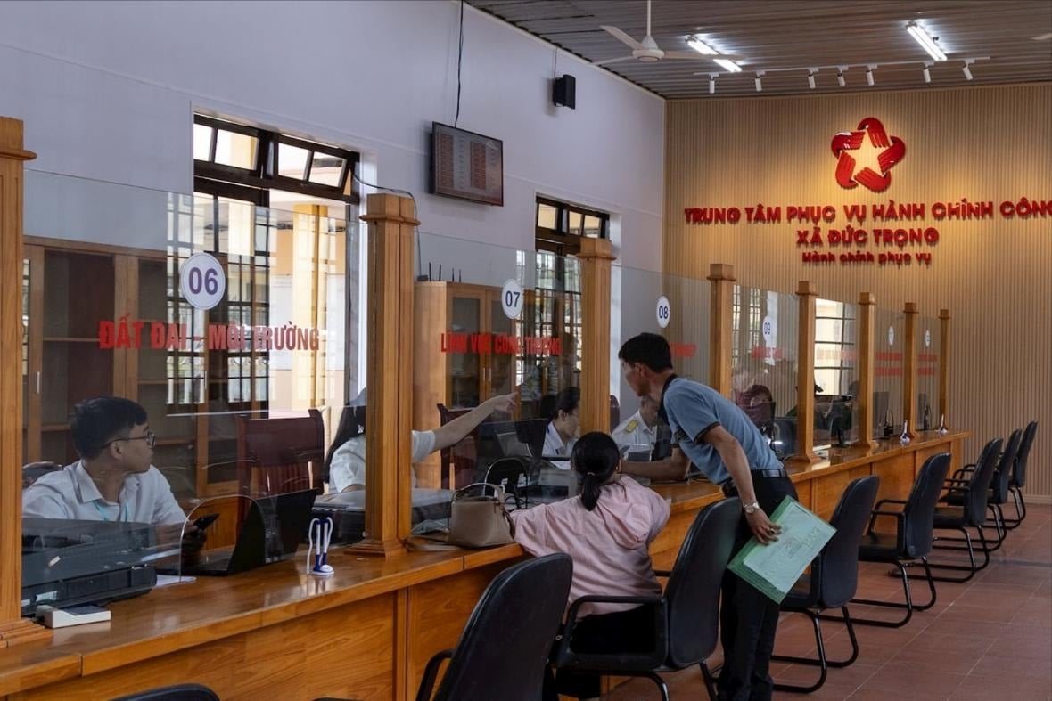Duc Trong Public Administration Service Center.jpg