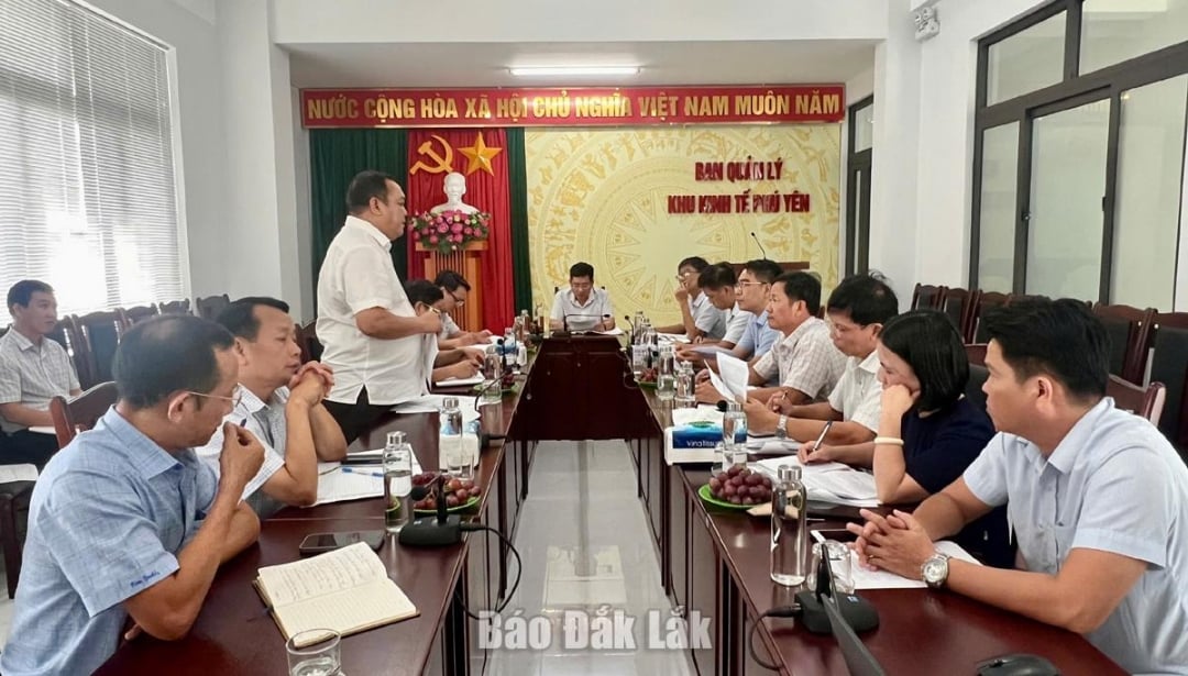Quang cảnh buổi làm việc