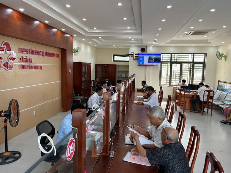 Bộ Nội vụ hướng dẫn chế độ tiền lương, phụ cấp cho cán bộ sau sắp xếp đơn vị hành chính- Ảnh 1.