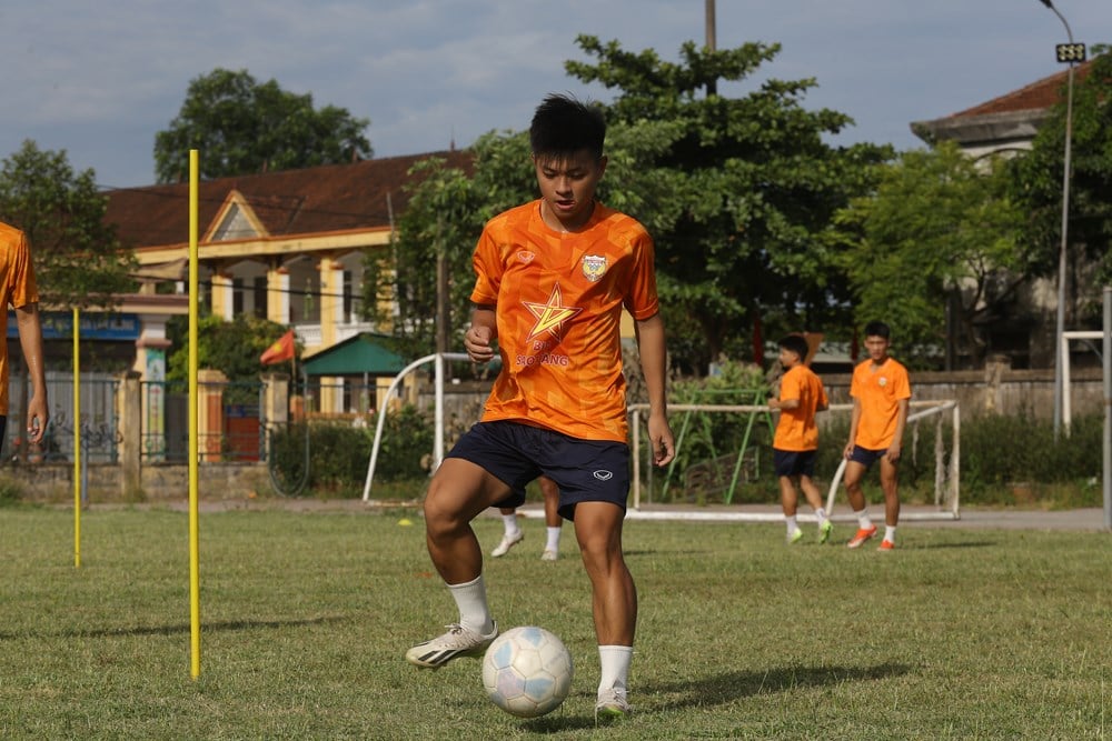 Hồng Lĩnh Hà Tĩnh “trình làng” 9 viên ngọc thô: Kỳ vọng mới cho V.League - ảnh 2
