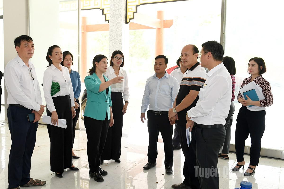 Đồng chí Phó Chủ tịch UBND tỉnh Vương Ngọc Hà kiểm tra tiến độ thi công Bảo tàng Tân Trào.